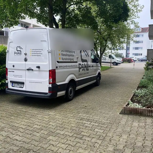 Einsatzfahrzeug und Technik des Partnerbetriebs P&N Kanaltechnik